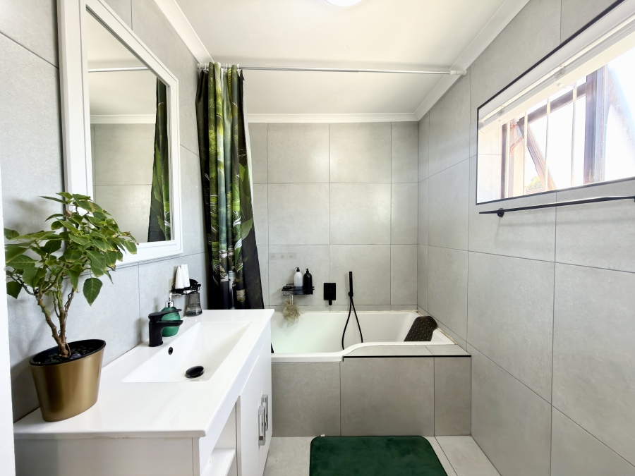 2 Bedroom Property for Sale in Flamingo Vlei Western Cape